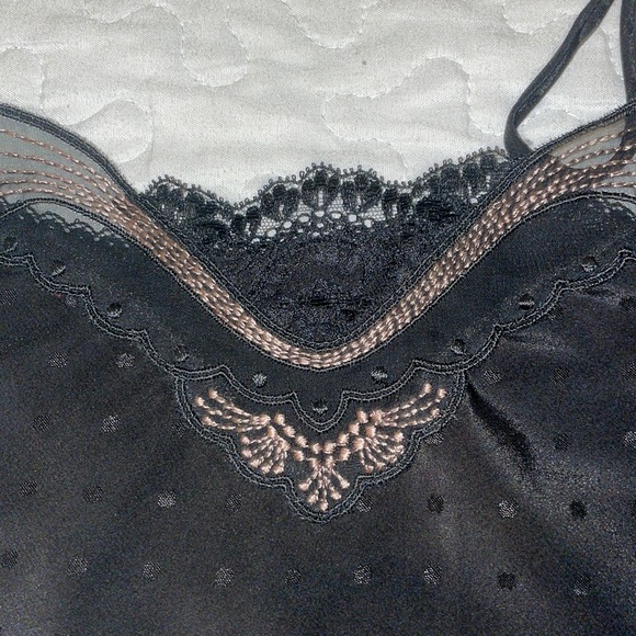 Black lace trim slip top - Picture 3 of 3